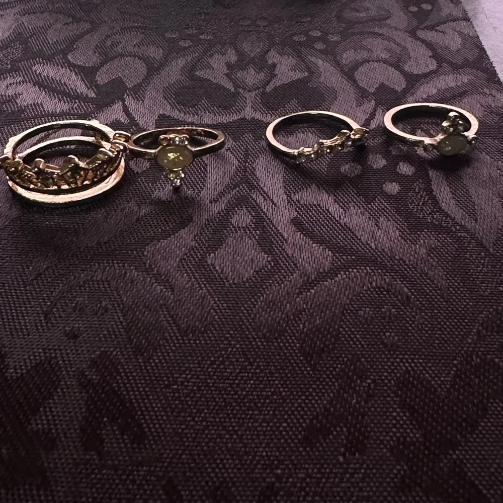 Assorted rings - Picture 6 of 6